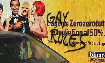 Graffiti Gay rules su un cartellone al World Pride del 2000.
